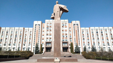 Cetățenie pierdută: Cinci moldoveni, angajați ai unui fost oficial KGB, lăsați fără cetățenie de Maia Sandu