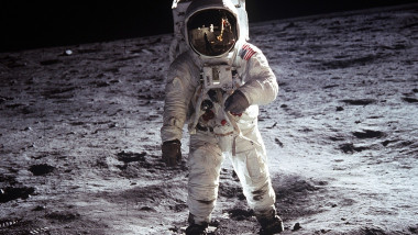 Astronauții americani vorbesc despre OZN-urile observate pe Lună