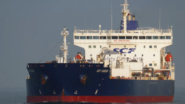 Petrolierul rus își schimbă cursul după săptămâni de blocadă pe mare spre Cuba