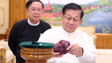 Rubin uriaș de 11.000 de carate, descoperit în Myanmar, uimește experții