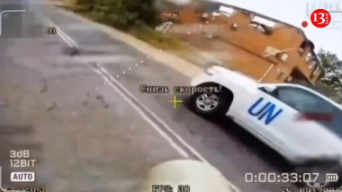 Rușii filmează atacul asupra vehiculului ONU și publică imaginile