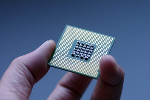 UE vrea să ridice sancțiunile împotriva unui producător chinez de semiconductori