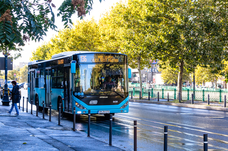 Transportul public în București: Care linii merg bine și care au probleme?