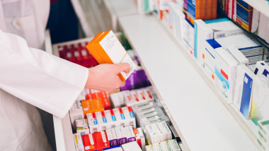 Pastilele expirate, pericol ascuns în sertar: avertismentul medicilor