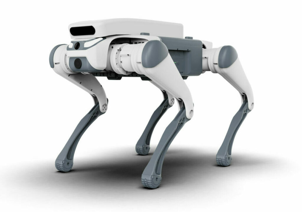 Robot patruped combate incendii în păduri cu tehnologie de ultimă oră
