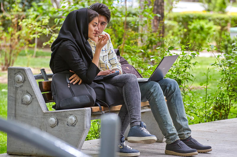 Iranul reîncepe internetul după 13 săptămâni de blocaj, la ordinul președintelui