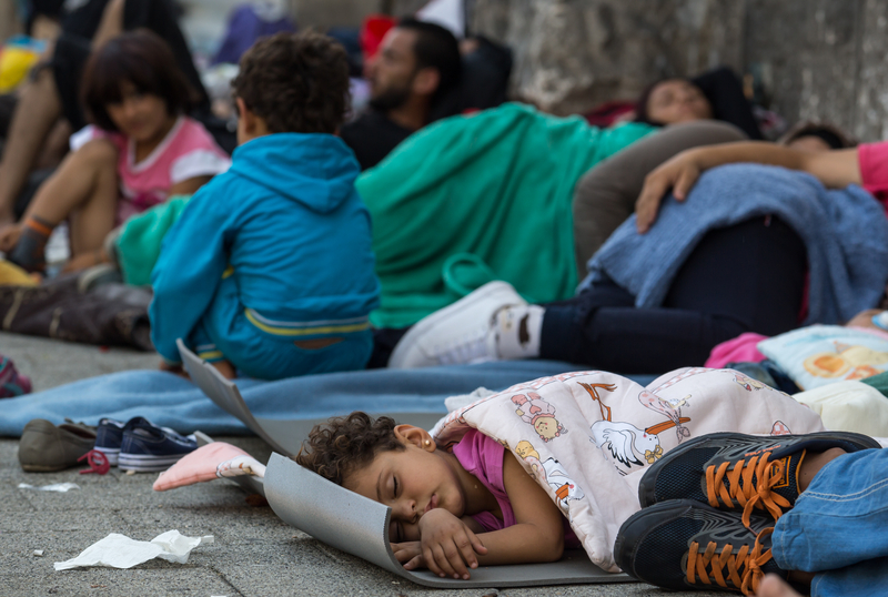 UE deschide centre de detenție pentru migranți în afara granițelor europene