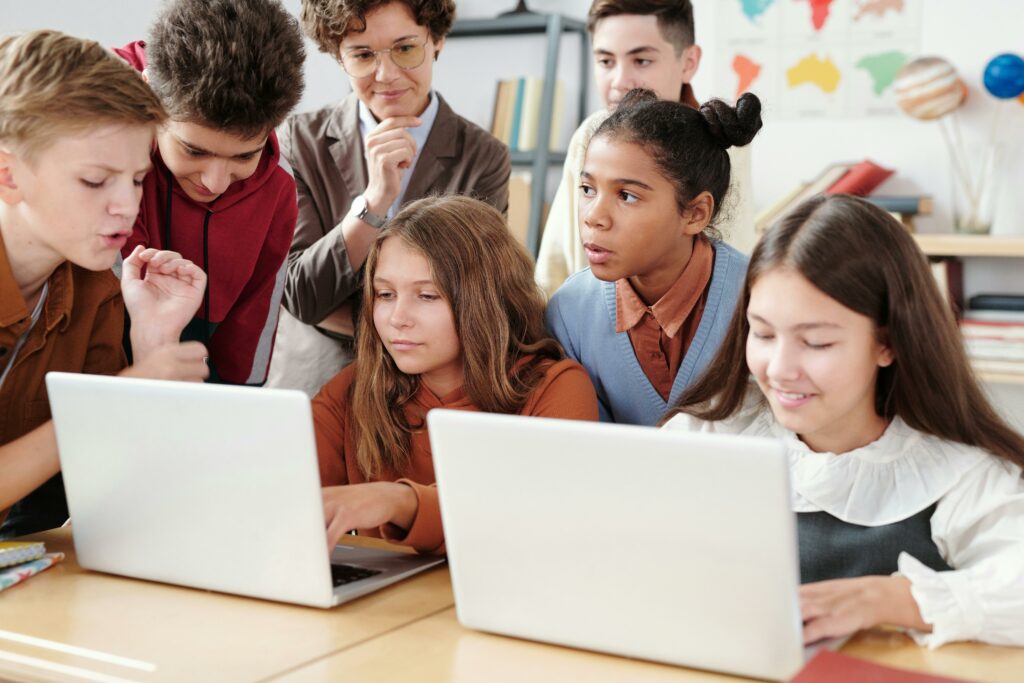 Marea Aventură Digitală” începe: elevii clasele III-VI, provocați cu logică și AI