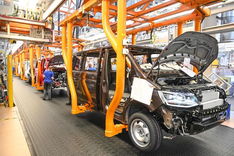 Producția a cinci milioane de mașini se mută din Europa de Vest