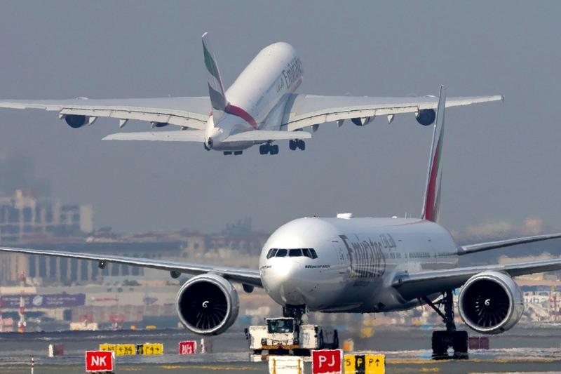Traficul aerian peste România scade puternic după conflictul din Golf