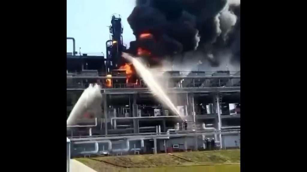 Rusia limitează exporturile de motorină și combustibil pentru avioane