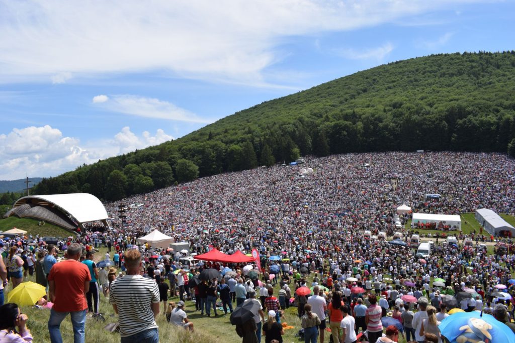 Peste 150 de pelerini de la Șumuleu Ciuc au nevoie de îngrijiri medicale