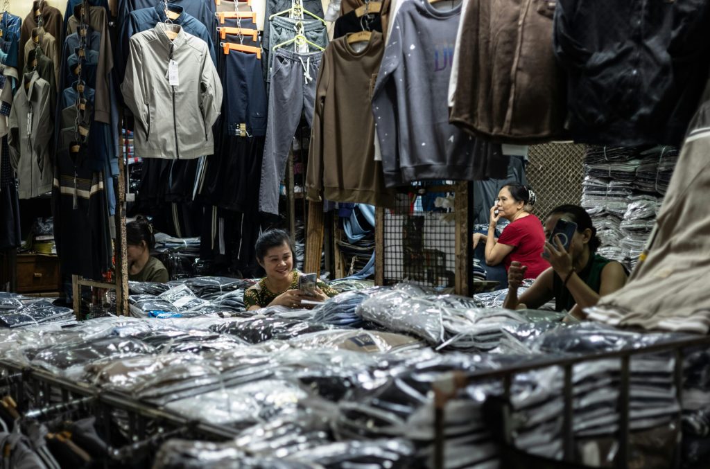 Vietnamul se confruntă cu creșterea produselor contrafăcute și a pirateriei înainte de termenul-limită pentru posibile taxe vamale SUA