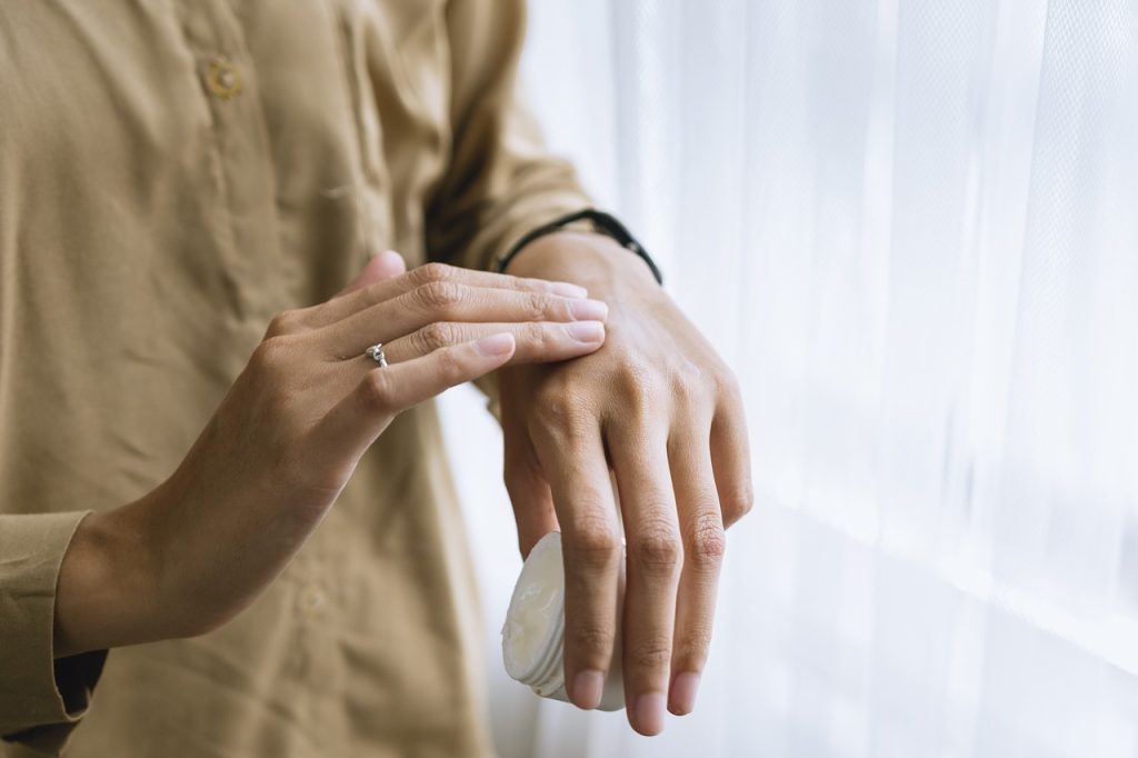 Tratament îndelungat cu corticosteroizi: efecte severe la pacienții cu dermatită atopică
