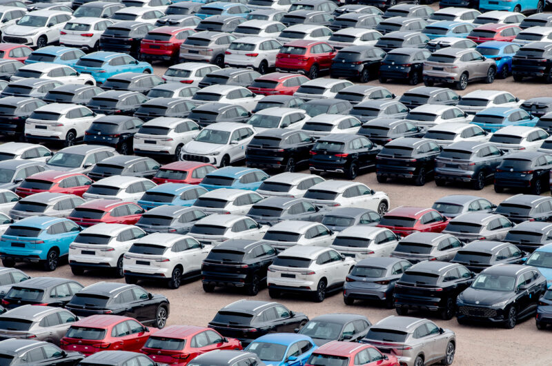 Piața auto în 2026: hibrizii domină cu 60%, electricele depășesc diesel