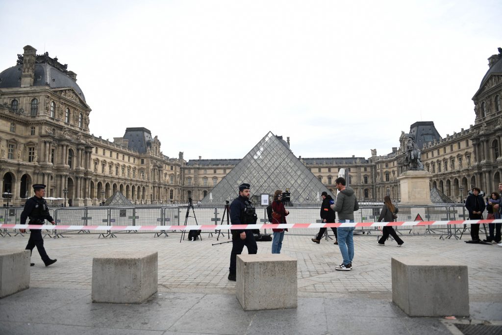 Jaful de la Luvru, transformat în film de un regizor francez celebru
