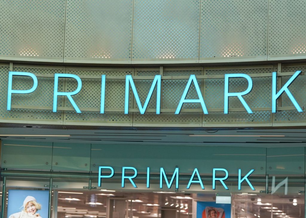 Primark, pe urmele comerțului online după ani de așteptare