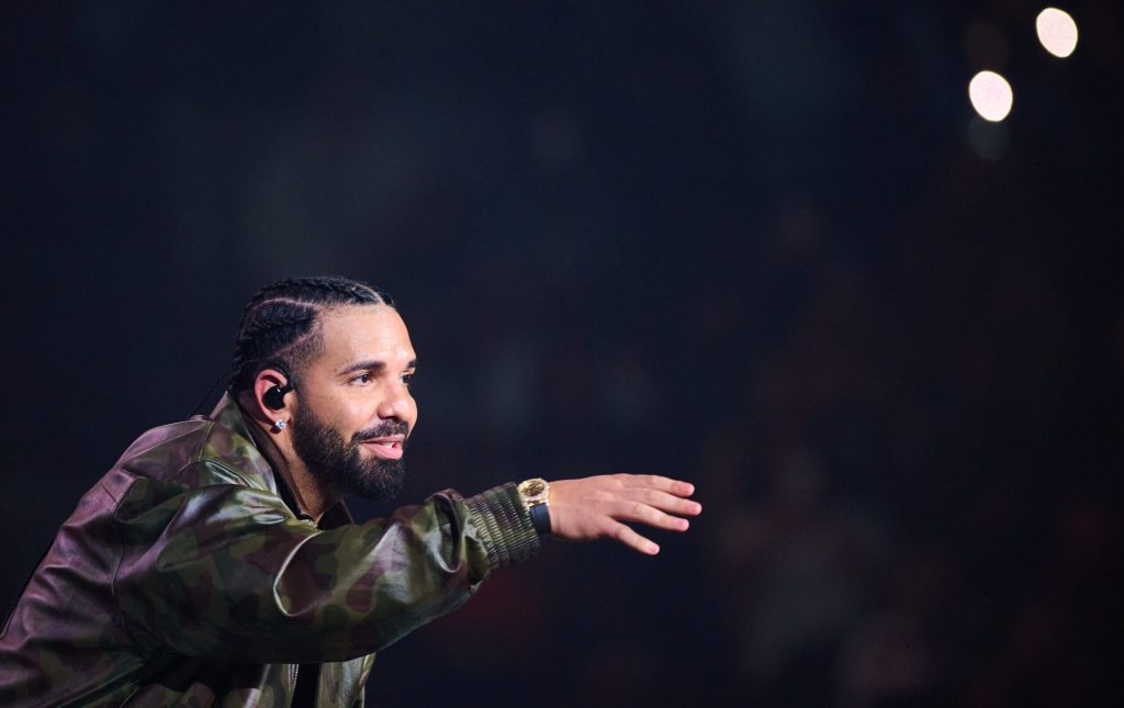 Drake bate recordul lui Michael Jackson: cel mai mare număr de piese pe locul 1 în Billboard
