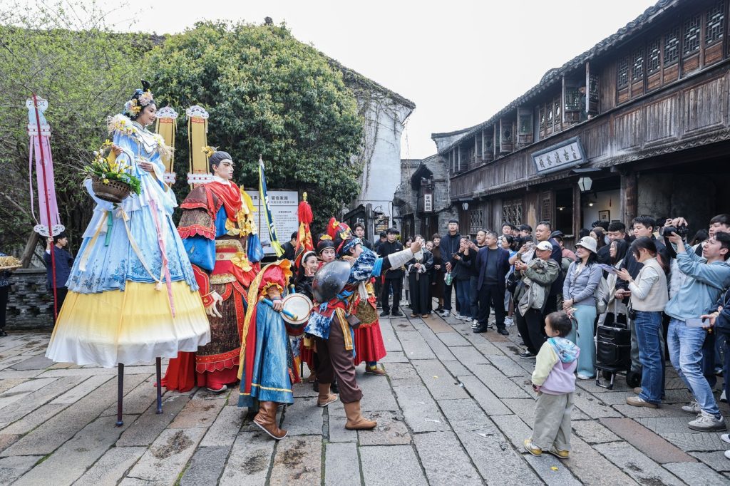 China reformează sistemul „hukou” de înregistrare a populației