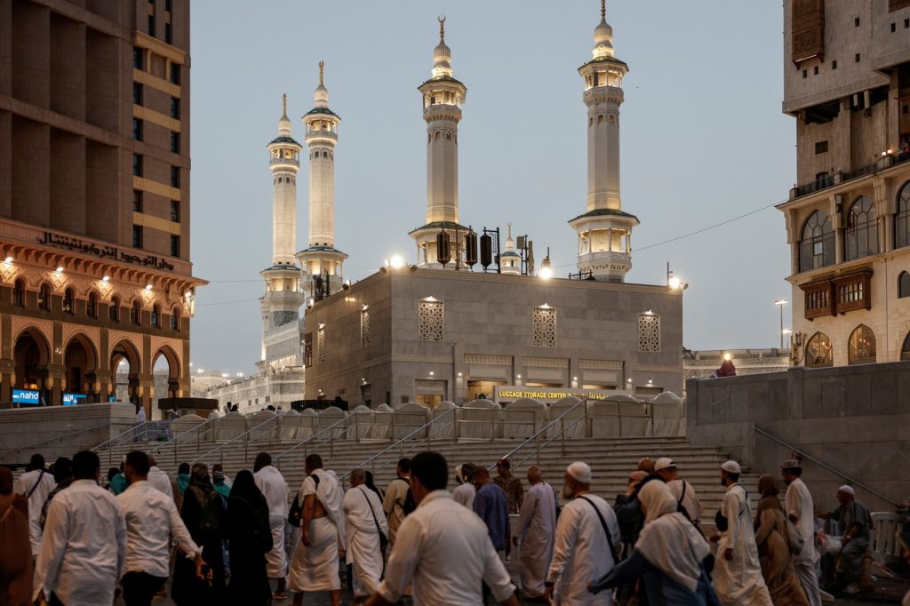 Război în Golf, pelerinii musulmani la Mecca cresc față de 2025