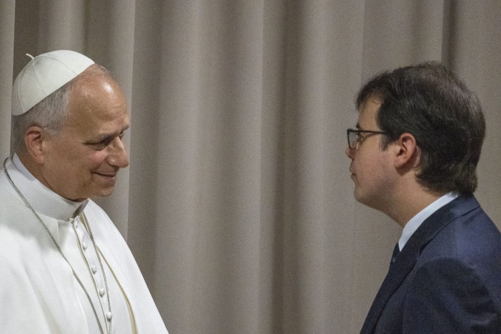 Fondatorul Anthropic avertizează, alături de Papa, impactul devastator al AI asupra locurilor de muncă