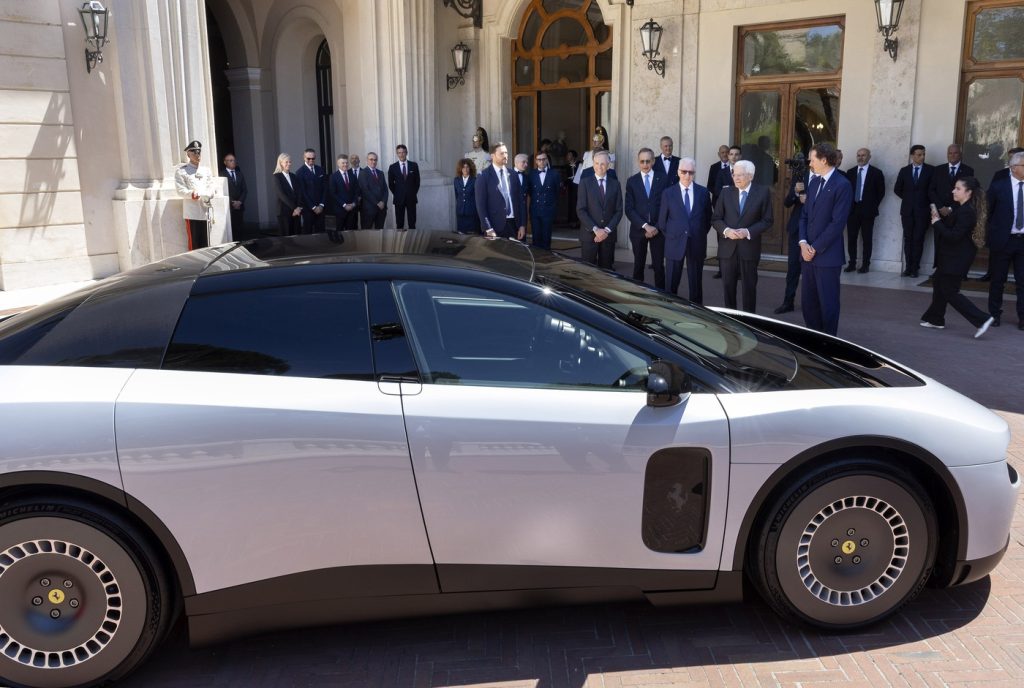 Ferrari: Prețul acțiunilor scade după dezvăluirea primei mașini electrice