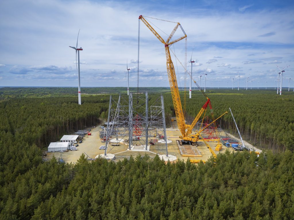 Turbină eoliană record în Germania, mai înaltă decât Turnul Eiffel, stârnește critici