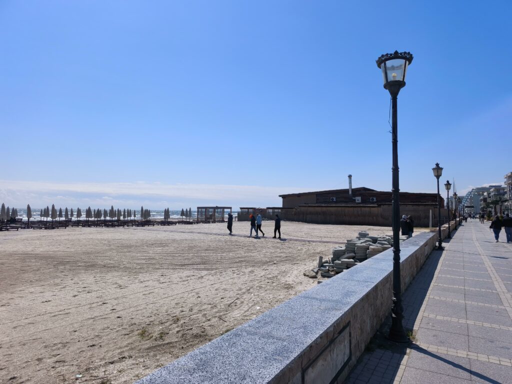 Minivacanța de 1 Mai: Mamaia, plaja plină de viață, prețuri mici?