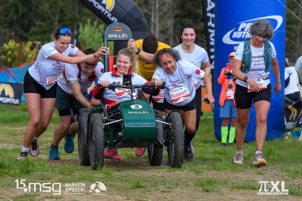 Cinci sportivi cu dizabilități participă pentru prima dată la maratonul montan din România
