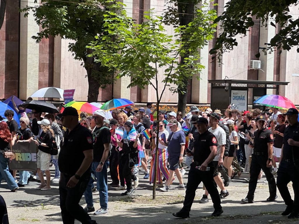 Marșul Pride de la Chișinău decurge fără incidente: fost soldat luptă pentru drepturi