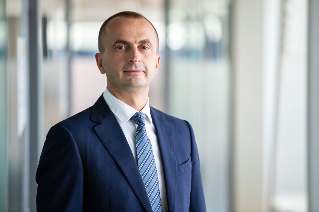 România surprinde Europa cu investiții străine directe în creștere, dar mai selective