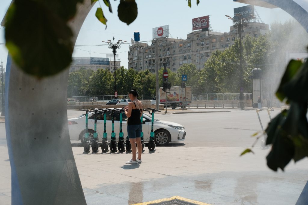 Caniculă extremă: Cod roșu în vigoare, până la 41°C și furtuni în apropiere