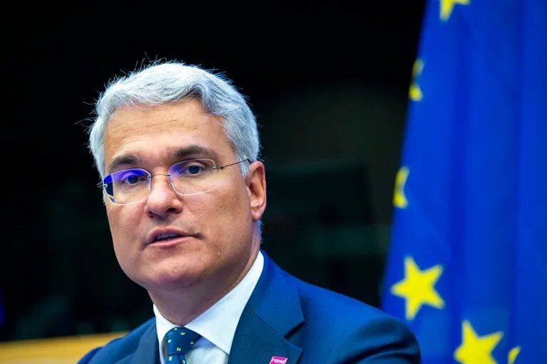REPER reacționează după mutarea lui Dragoș Pîslaru în PNL