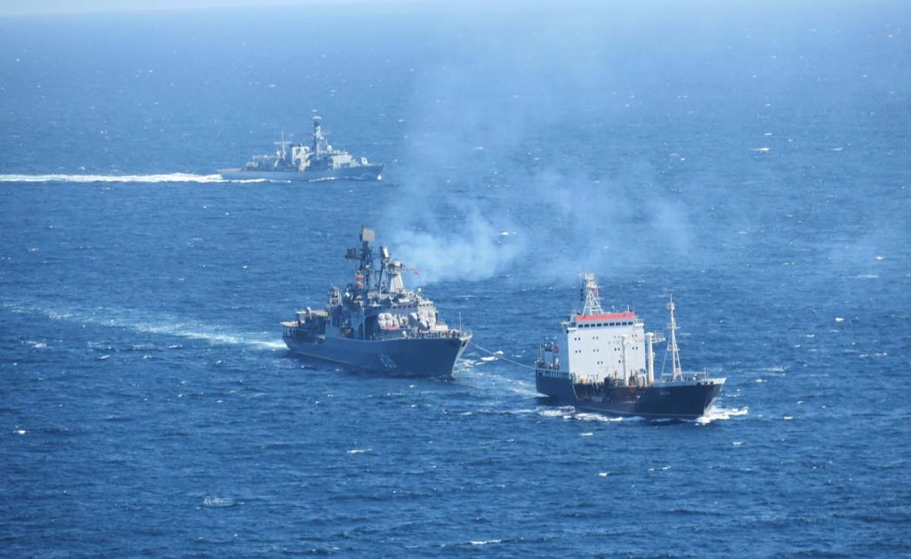 Fregată rusă în Marea Neagră trage focuri de armă asupra unui iaht britanic