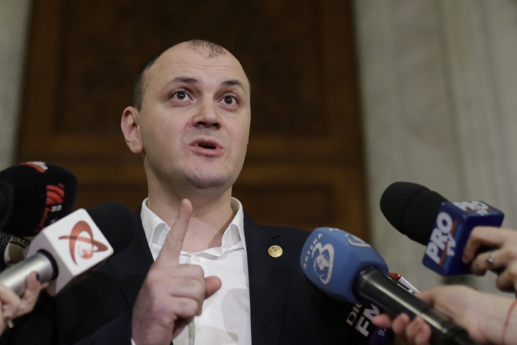 Reteaua de conturi false laudează pe Sebastian Ghiță drept „lider adevărat
