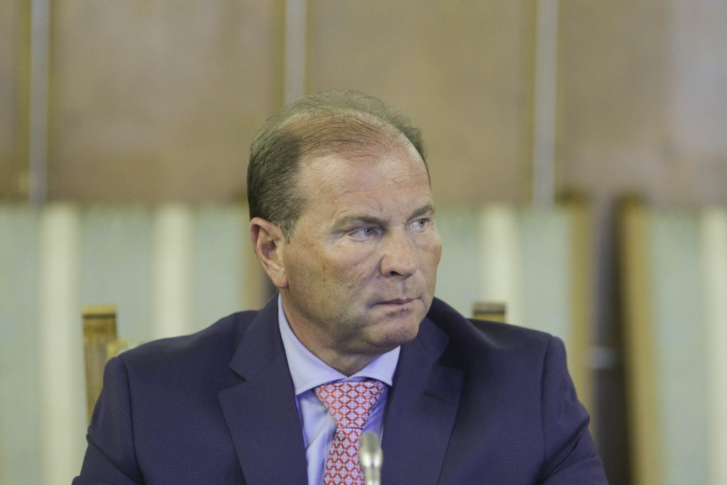 „E mai sigur să cumperi titluri de stat” – avertismentul omului de afaceri român care construiește o uriașă fabrică de hrană pentru animale în Europa