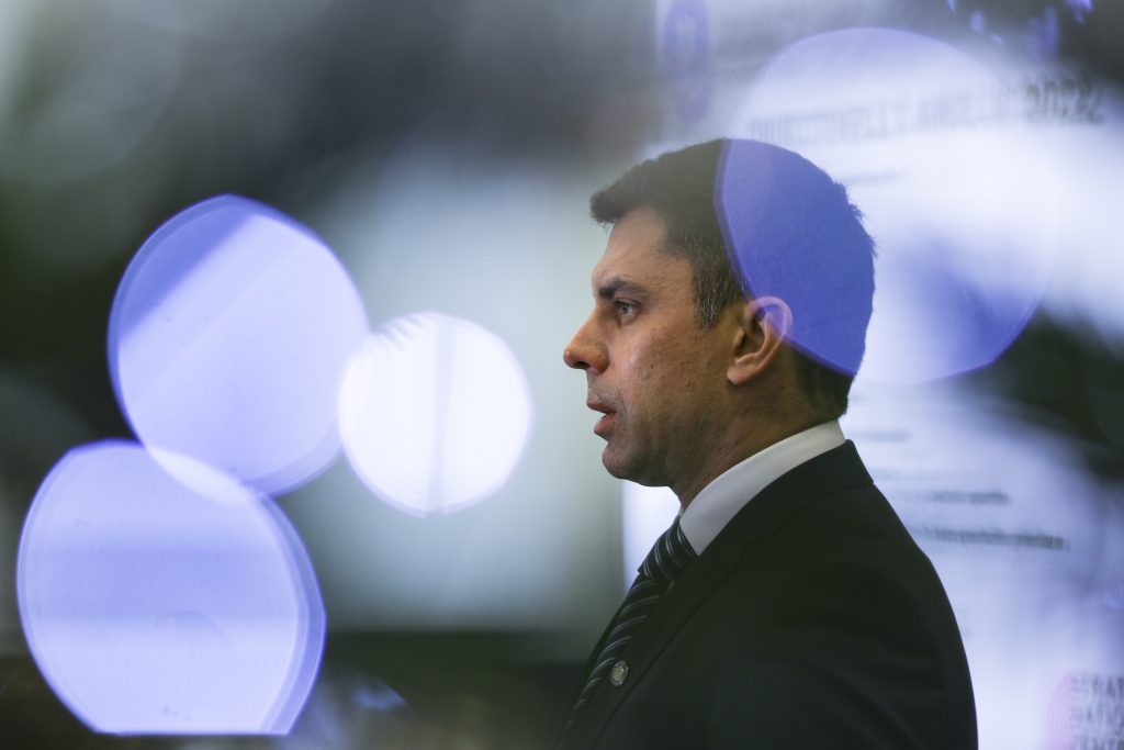 Fostul ministru al Sportului atacă decizia din Cluj privind steagul și imnul Rusiei