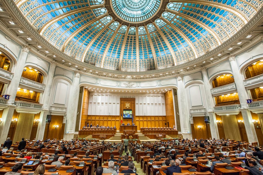 Fragmentare extremă” a scenei politice: care sunt consecințele