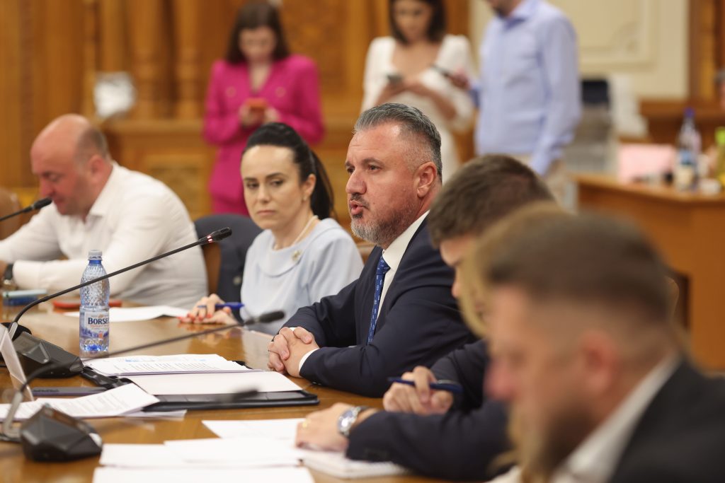 AUR și USR, întrebări tăioase pentru ministrul Lungu: „Revenim în trecut?