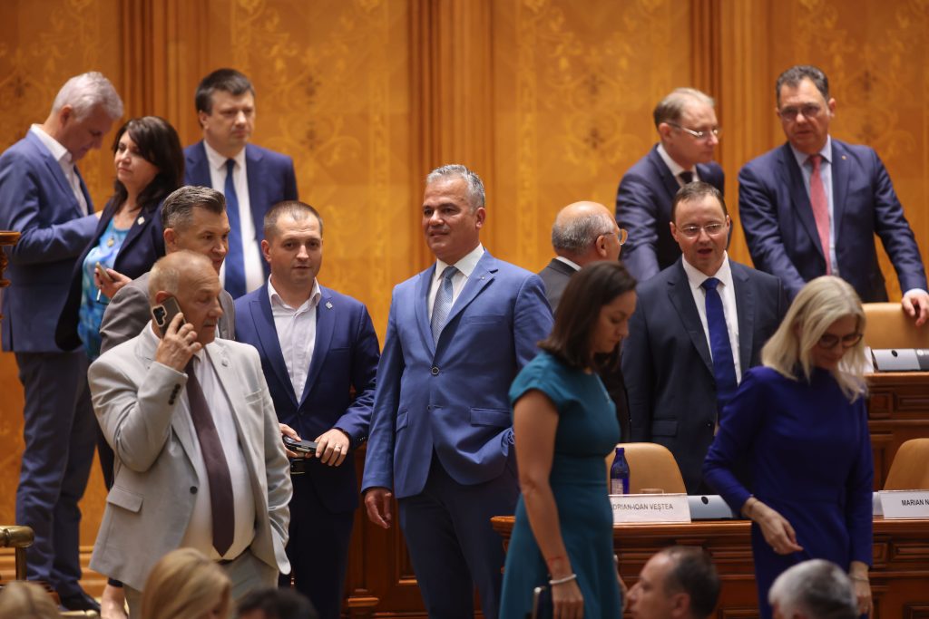 Mesajul care a declanșat haosul: Dezvăluiri despre ora de foc din tabăra lui Veștea
