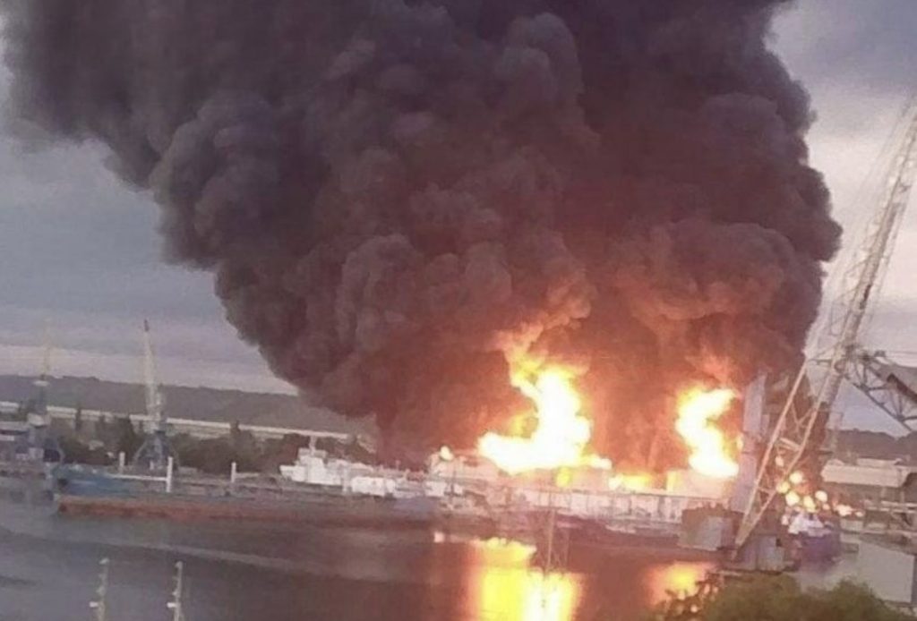 Incendii și explozii în Crimeea: Vânzările de combustibili oprite, Podul Kerci închis