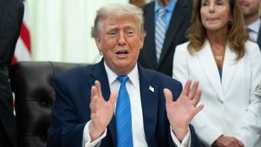 SUA au transportat în secret milioane de barili de petrol prin Ormuz, spune Trump