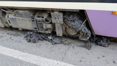 Șinele de tramvai din Timișoara, deformate de căldura extremă de 60 de grade.