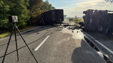 Explozie pe autostradă: Două TIR-uri implicate într-un accident grav cu incendiu