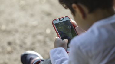 Emiratele Arabe Unite interzic TikTok, Instagram și Facebook pentru minori sub 15 ani
