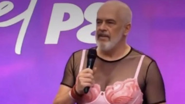 Premierul albanez șochează în mini-fustă și sutien într-un videoclip AI