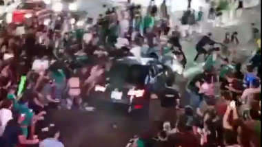 Mașină intră în suporterii mexicani la Cabo San Lucas: mai mulți răniți după meciul cu Cehia