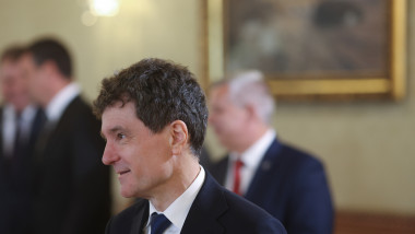Nicușor Dan: Partidele încearcă să racoleze parlamentari de la extremești