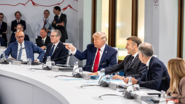 Ce spun liderii mondiali când microfoanele sunt închise la summitul G7?