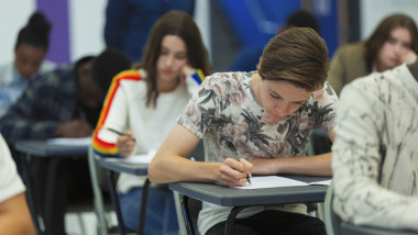 Bac 2026: Când începe prima probă scrisă și cât durează examenul
